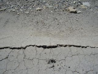 Yenidən qurulan yolda çat əmələ gəldi: "Bərpa ediləcək"