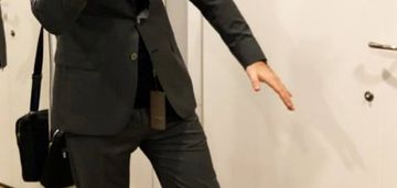 Azərbaycanlı müğənni etiketli kostyumu ilə diqqət çəkdi - FOTO