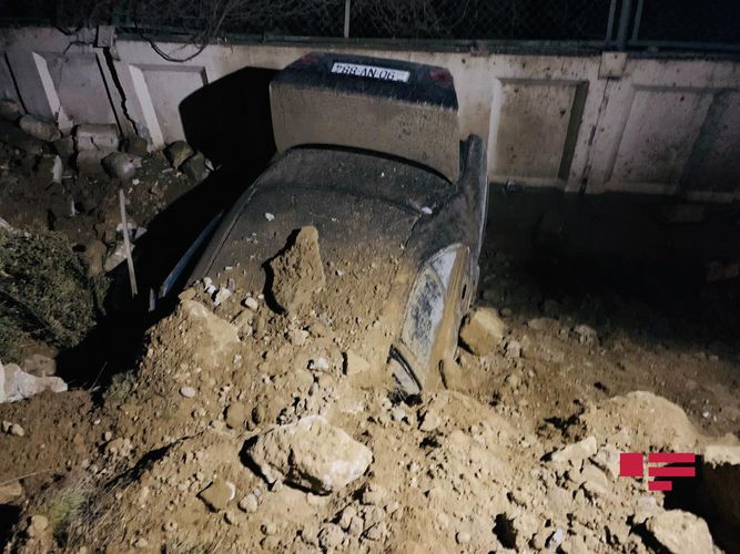 Bibiheybət məscidi yaxınlığında növbəti torpaq sürüşməsi baş verib - FOTO - VİDEO