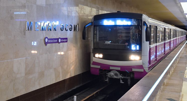 Bakı metrosunda yenə yubanma oldu
