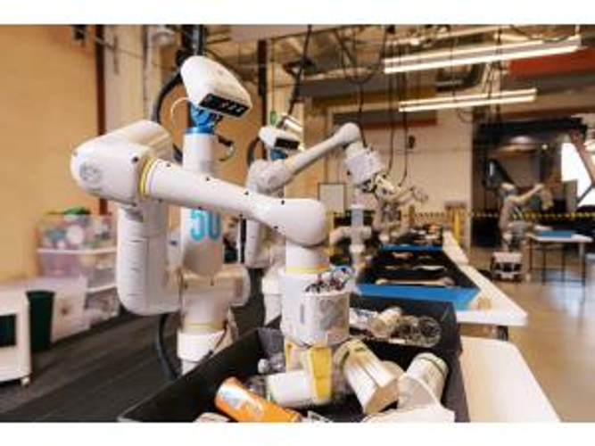 Fərqli İCRAÇI ROBOTLAR təqdim edildi