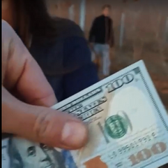 Müğənnimiz yarışda 100 dollar uddu - VİDEO