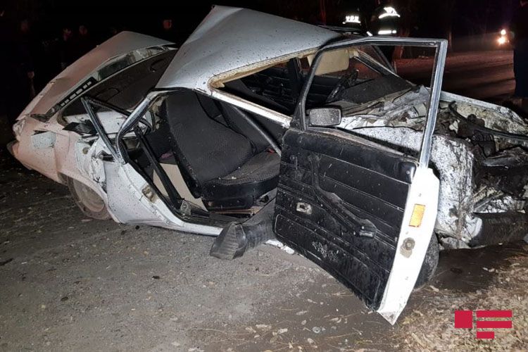 "VAZ 2107" ağaca çırpılıb, 1 nəfər ölüb - FOTO - YENİLƏNİB