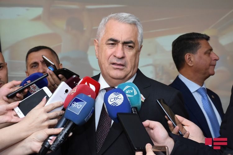 Cavid Qurbanov qatarlardakı sərnişin sıxlığından danışdı