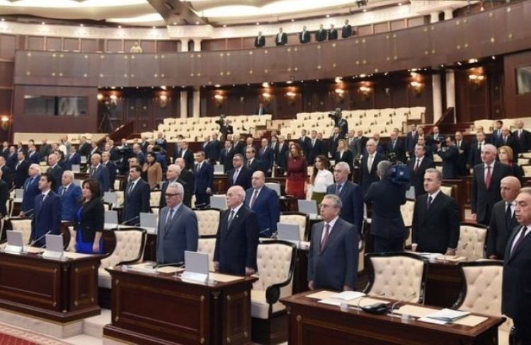 Bu deputatlar parlamentin buraxılması üçün MM-ə müraciət etdilər