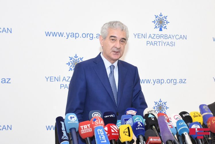 Əli Əhmədovdan YAP-ın növbədənkənar qurultayı ilə bağlı açıqlama
