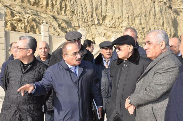 Baş Nazir Bibiheybət yolunda sürüşmə ərazisinə baxış keçirib - FOTO