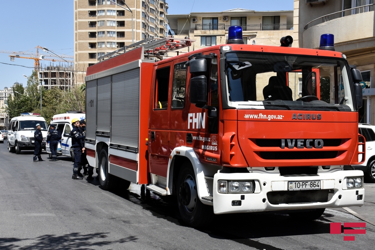 Bakıda yaşayış binasındakı yanğın söndürüldü - YENİLƏNİB