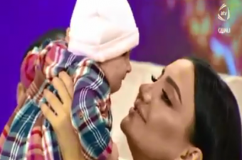 Əməkdar artist övladlığa götürdüyü qızı ilə <span style="color:red;">CANLI EFİRDƏ  - <span style="color:red;">VİDEO 