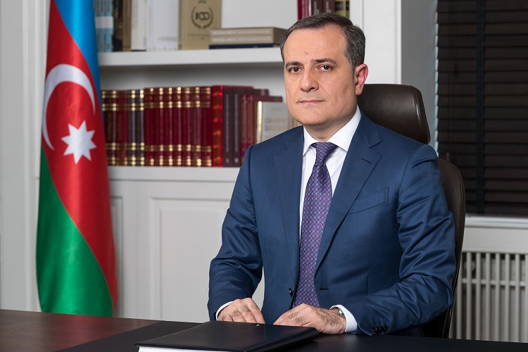 Təhsil nazirindən müəllimlərə <span style="color:red;">TƏBRİK