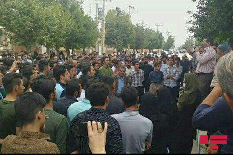 İranda DƏHŞƏT: həkimin ucbatından QİÇS yayıldı - FOTO