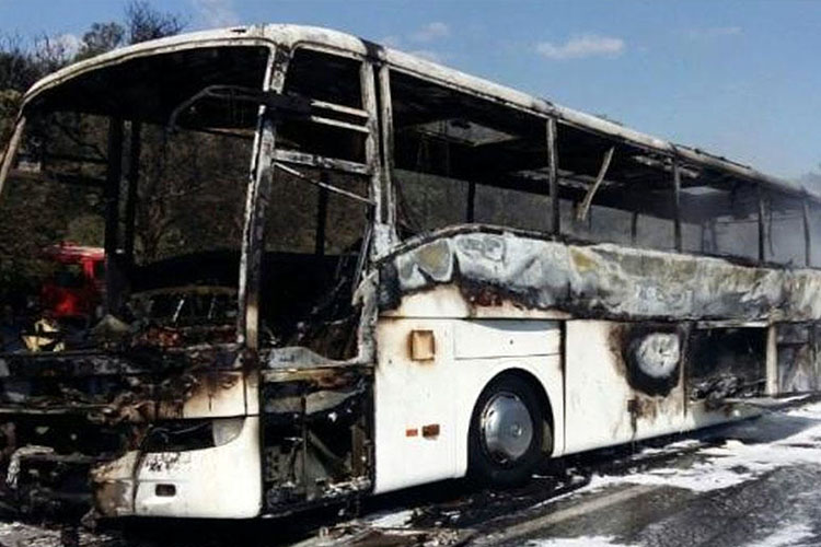 Azərbaycanlıları ziyarətə aparan avtobus yandı - <span style="color:red;">İranda