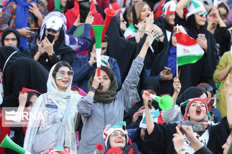 Son 40 ildə ilk dəfə: İranda futbolu izləməyə 3500 qadın gəldi