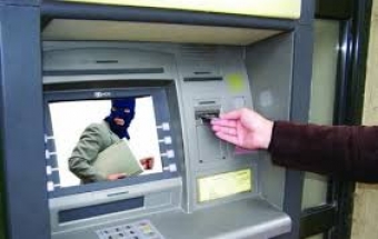 Bankomatdan pul çıxarana kömək əvəzinə kələk gəldi