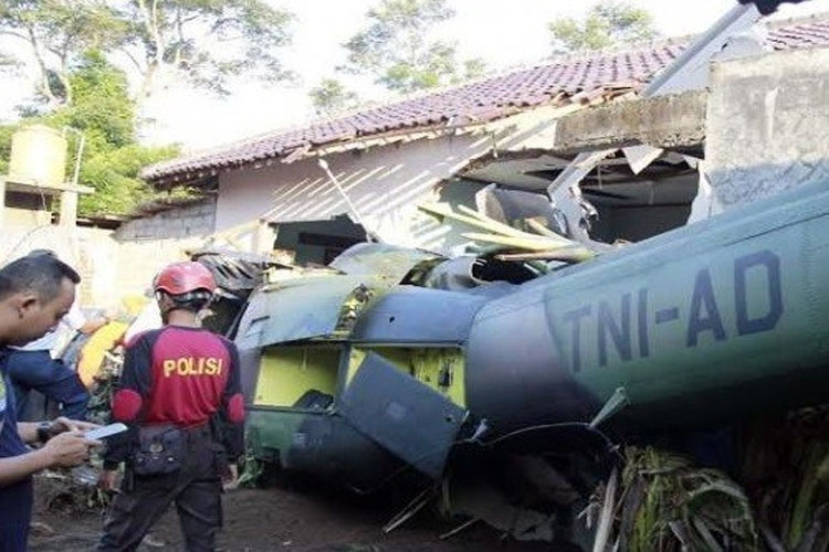 Prezident və Roma Papasının istifadə etdiyi helikopter qəzaya uğradı, 6 nəfər öldü