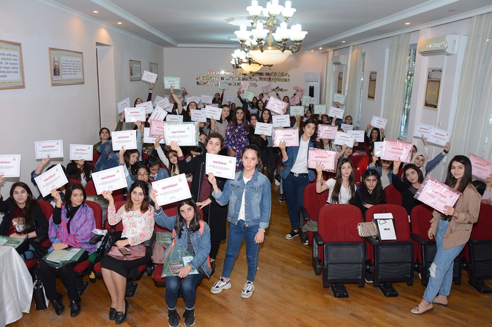 Tələbələr kreativ müəllim obrazında açıq dərslər təşkil edəcəklər - <span style="color:red;">FOTOLENT 