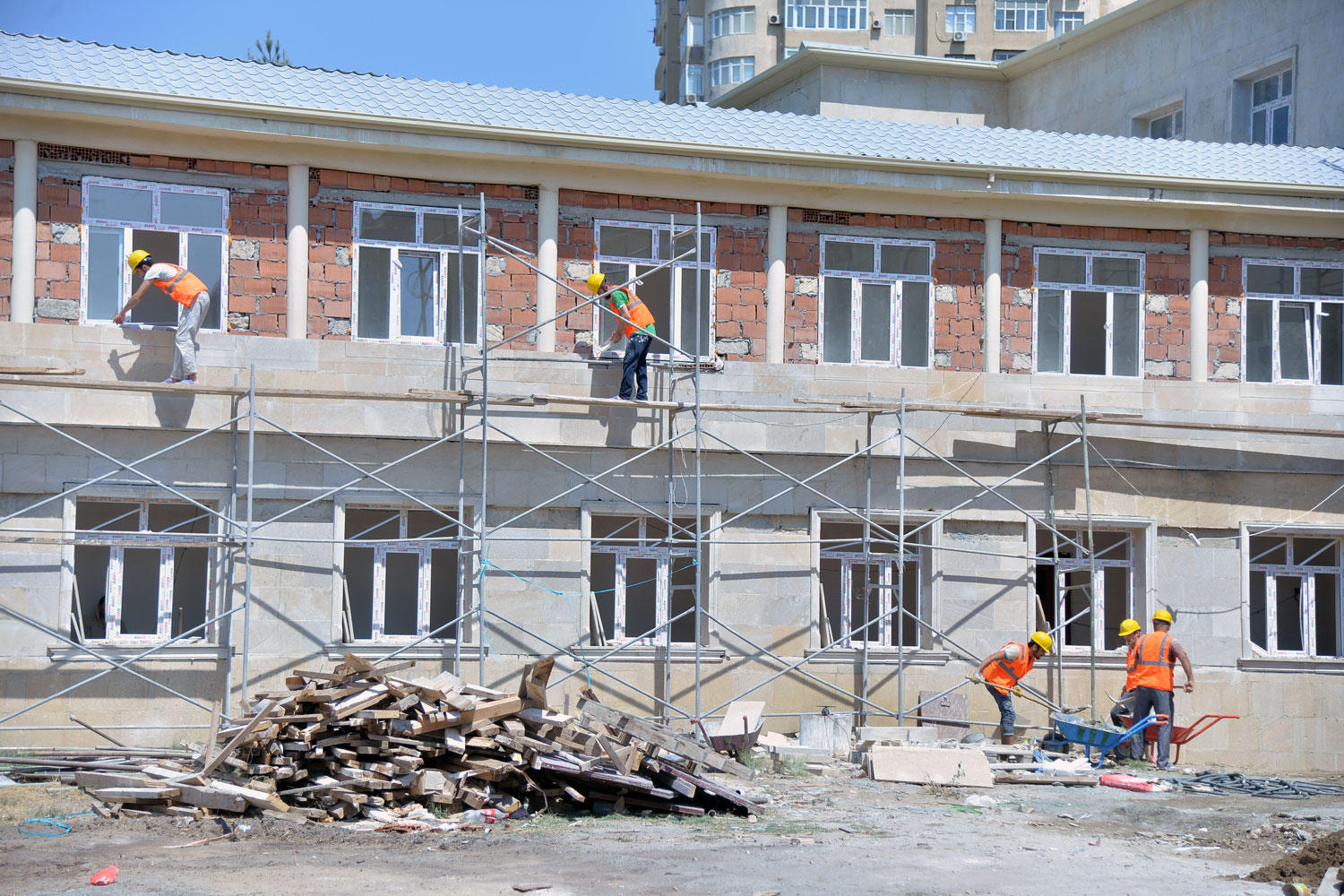 Paytaxtda sökülən məktəblər: proses necə baş verir? - <span style="color:red;">AÇIQLAMA