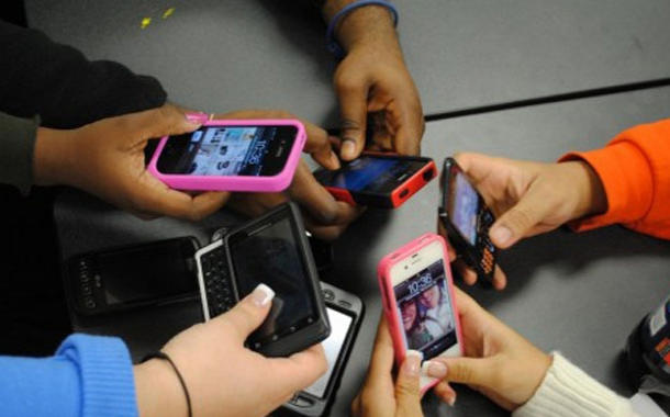 Orta məktəblərdə mobil telefondan istifadə qadağan edilir? - <span style="color:red;">RƏSMİ 