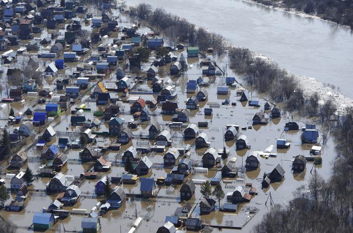 Rusiyada təbii FƏLAKƏT: evlər suyun altında qaldı