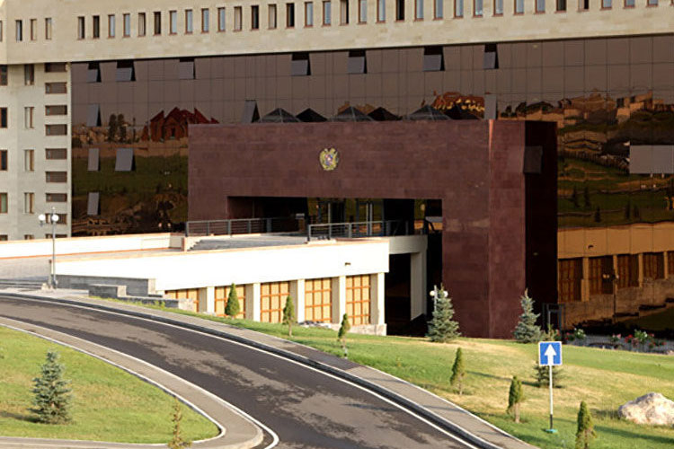 Aprel müharibəsinə görə Müdafiə Nazirliyinin bəzi məmurları işdən çıxarıla bilər – Ermənistanda