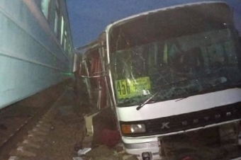 Qazaxıstanda qatar avtobusa çırpılıb, ölən və xəsarət alanlar var