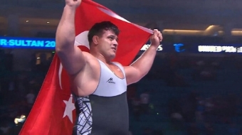 Türkiyəli güləşçi tarix yazdı: 4-cü dəfə dünya çempionu oldu