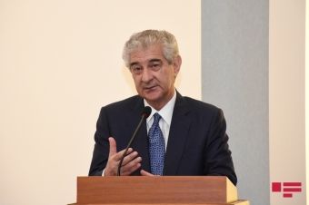 Əli Əhmədov: “Fikir bildirən kimdir, etiraz edən kimdir, çağırış edən kimdir - bilinmir"