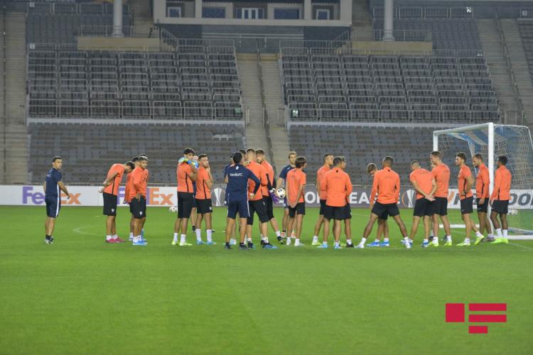 “Sevilya” “Qarabağ”la oyunöncəsi Bakıda açıq məşqə çıxıb - FOTOLENT