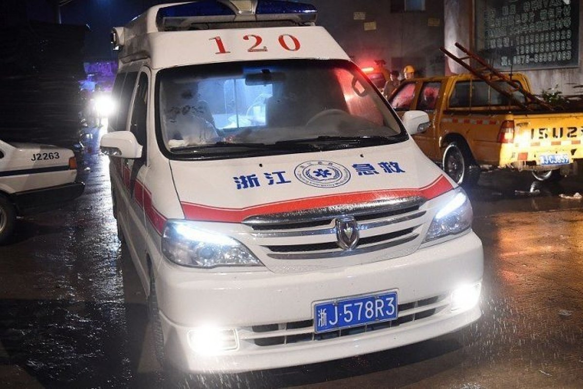 Çində sürücü yük maşınını kütlənin üstünə sürüb, 10 nəfər ölüb