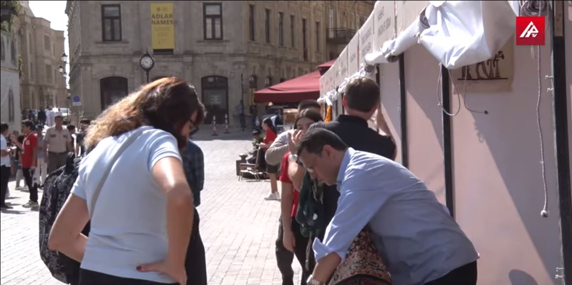 Timsah dərisindən çanta, ipək libaslar... - <span style="color:red;">VİDEO 