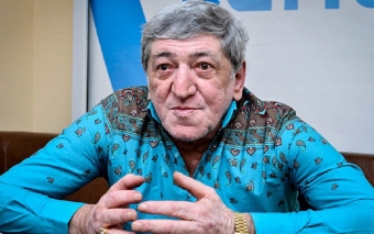 "Pulu çölə səpdim, dedim ki..." - <span style="color:red;">Rəmiş 