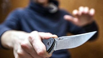 Azərbaycanda 17 yaşlı oğlan əlini qana buladı