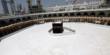 Məkkə və Mədinədə küçəyə çıxmaq qadağandır: 24 saat