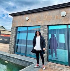 Azərbaycnalı müğənni dəbdəbəli evinin fotolarını paylaşdı