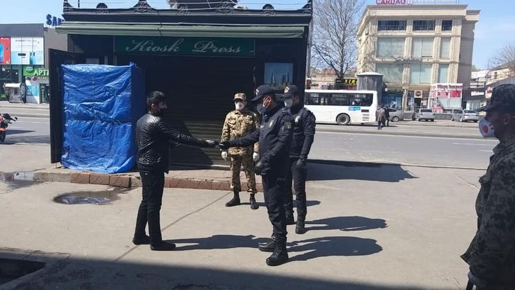 Bakıda icazəsiz hərəkət edən vətəndaşlar var: Polis saxladı 