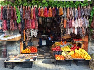 Gürcüstanda bazarlar bağlanır, pullar ütülənir