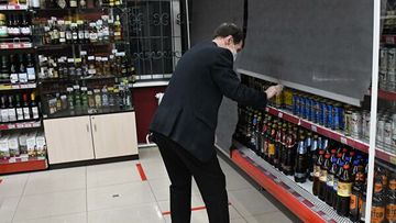 Bu ölkədə koronavirusa görə spirtli içki satışı qadağan olundu