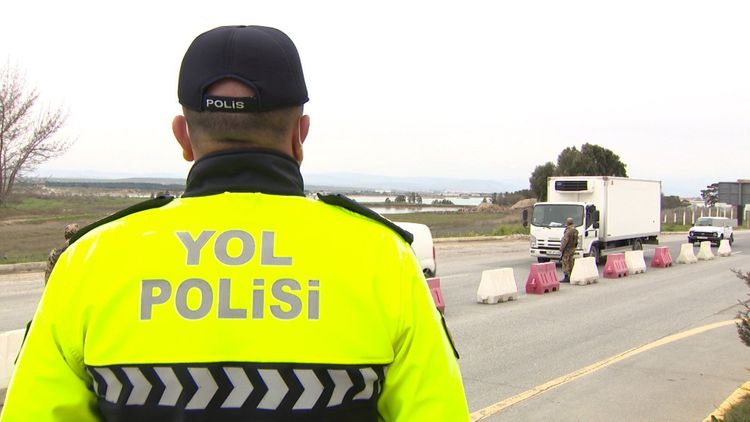 Azərbaycanda karantini pozan sürücü postdakı polisi vurdu - PROKURORLUQ