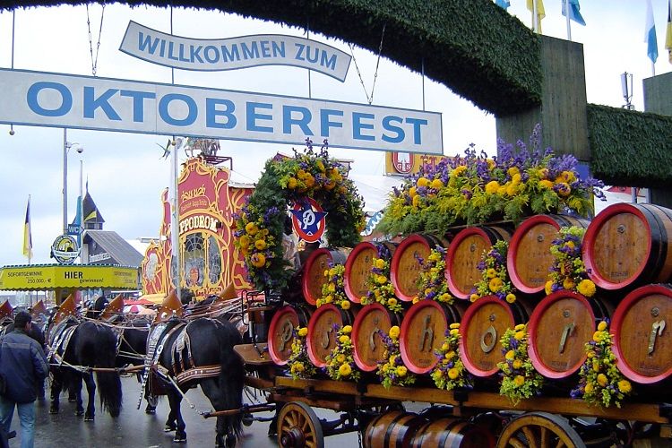 "Oktoberfest" pivə festivalı da təxirə salındı