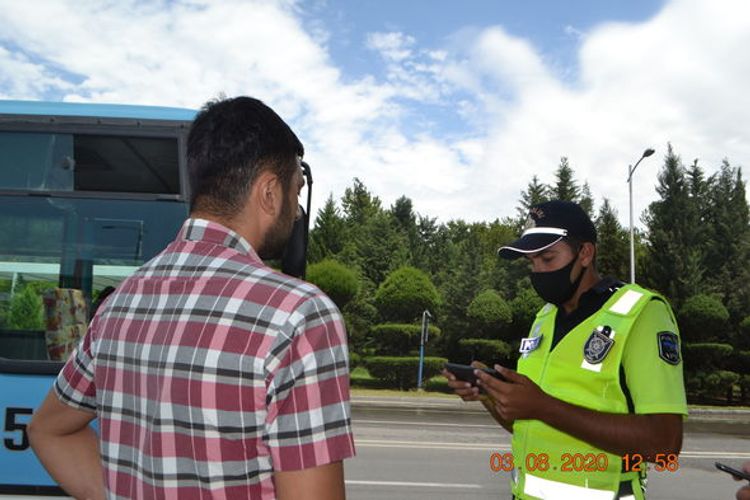 Bu şəhərdə tibbi maskadan istifadə etməyənlər cərimələndi