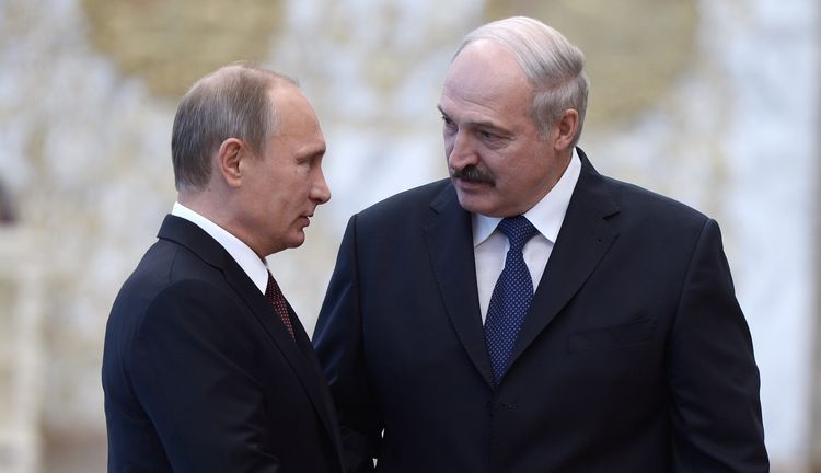 Putin Lukaşenkonu təbrik etdi