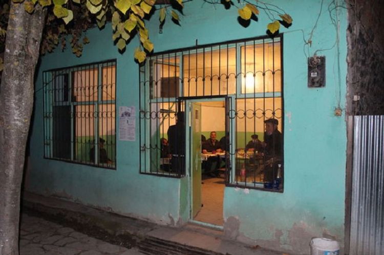 Rayonda karantin qaydalarını pozan çayxana aşkarlandı