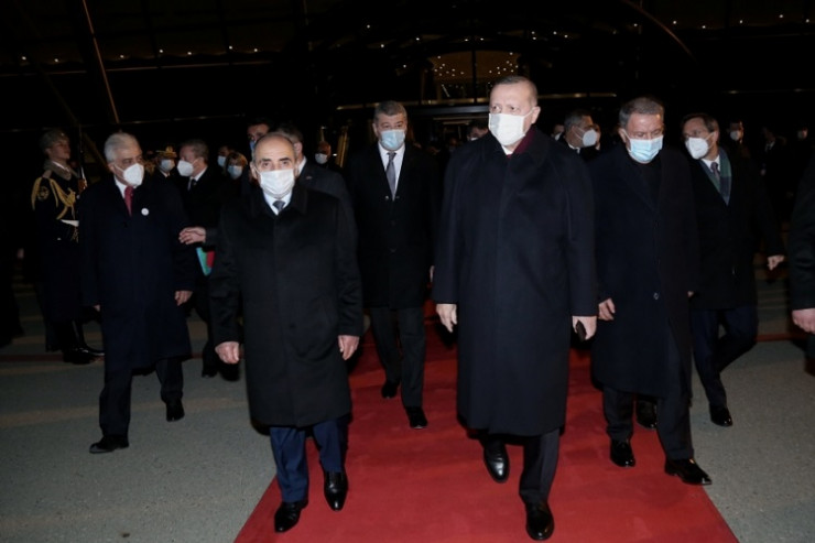 Ərdoğan Ankaraya yola salınır