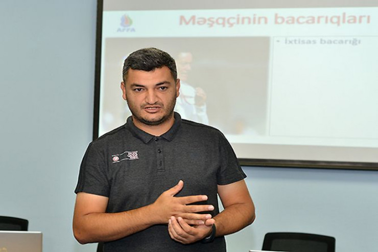 Azərbaycan millisinin baş məşqçisinin atası və bacısı koronavirusdan vəfat edib