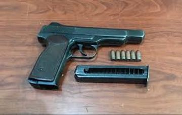 Azərbaycanda iki nəfərdən silah götürüldü