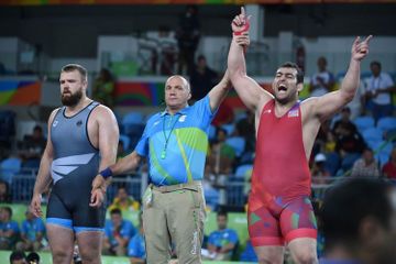 Daha bir güləşçimiz Ermənistan idmançısını məğlub etdi