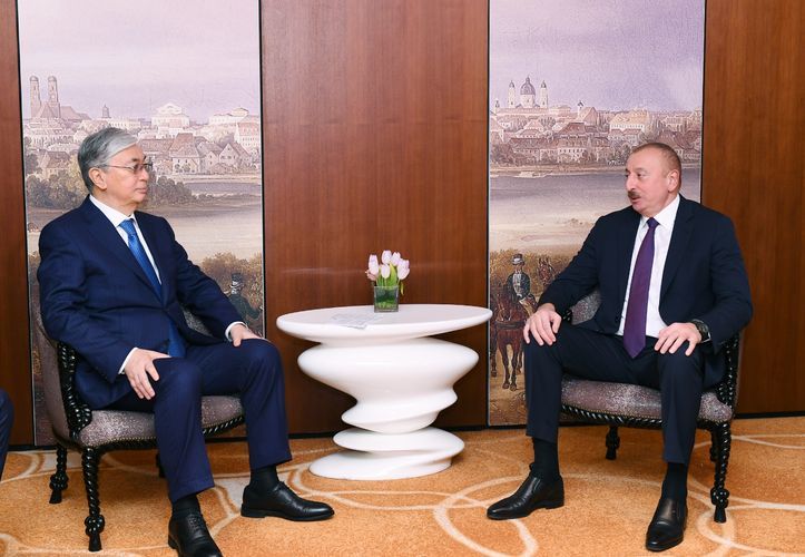 İlham Əliyev Qazaxıstan Prezidenti ilə görüşdü