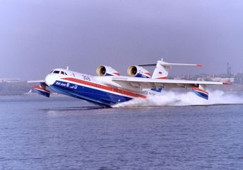 Quruda, havada, dənizdə hərəkət edən ƏFSANƏVİ TƏYYARƏ Rusiya donanmasında - FOTO