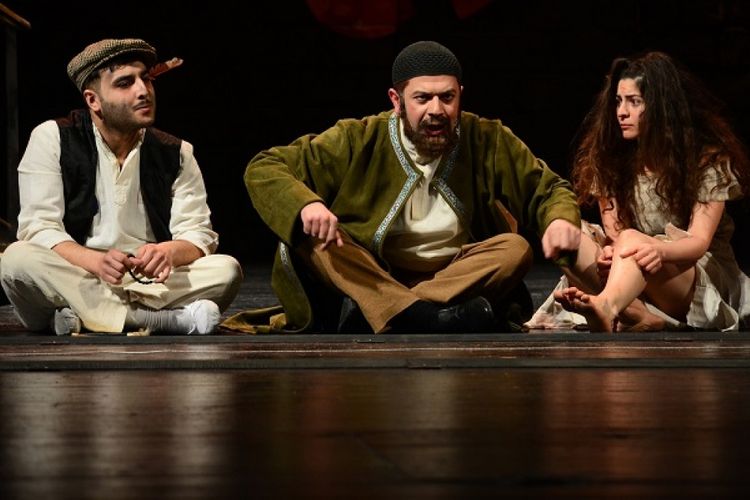 Azərbaycan teatr səhnəsində daha bir "Dəli yığıncağı" 