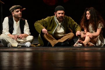 Azərbaycan teatr səhnəsində daha bir "Dəli yığıncağı" 